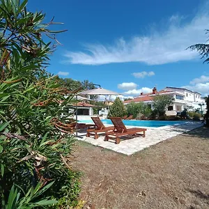 hotel-holiday-porec.in-istria.net/